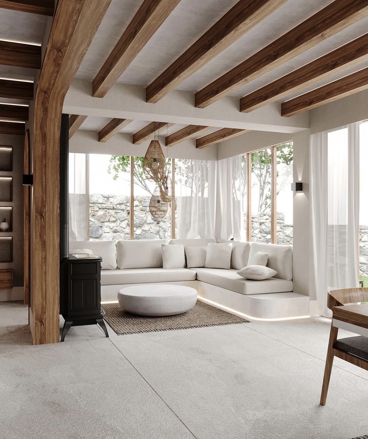 Başakşehir Villa gün ışığı alan oturma köşesi ve ahşap tavan kirişleri